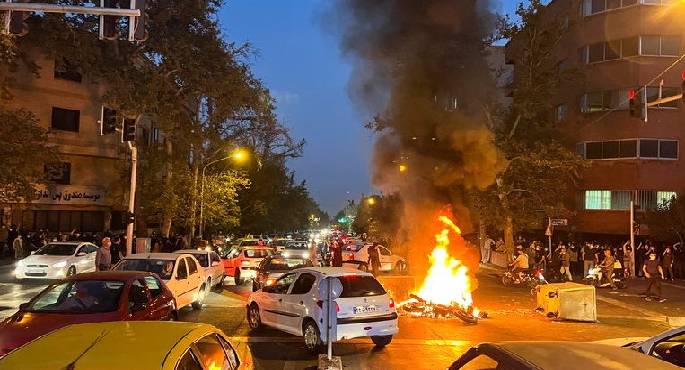 وزير الخارجية الإيرانى يستدعى سفراء فرنسا ودول أوروبية فى طهران