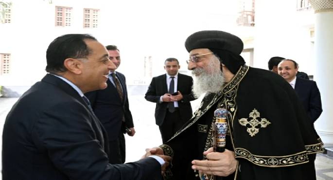 رئيس الوزراء يطمئن على الحالة الصحية لقداسة البابا تواضروس الثانى