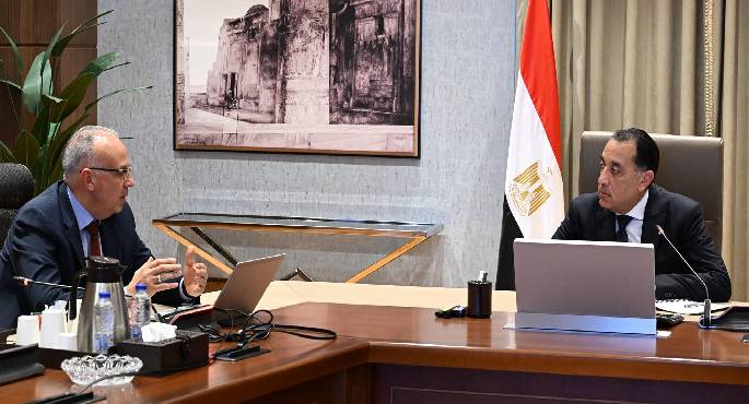 رئيس الوزراء يتابع مع وزير الرى عددا من ملفات عمل الوزارة