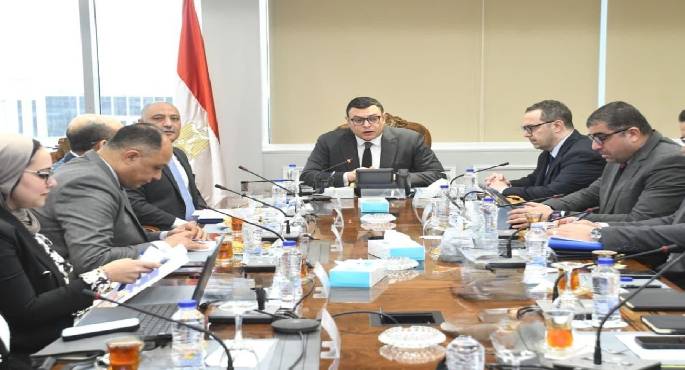 وزير الإسكان يلتقى رئيس المركز الوطنى لاستخدامات أراضى الدولة لبحث عدد من الملفات المشتركة