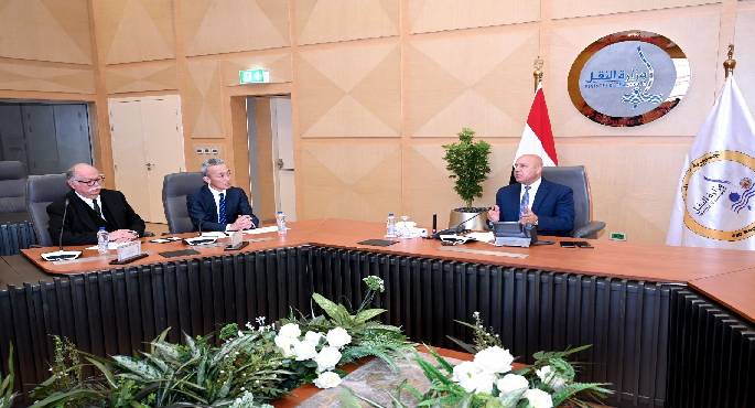 وزير الصناعة يبحث مع شركتى تويوتا إيجيبت وتويوتا تسوشو فرص ضخ المزيد من الاستثمارات فى مجال تصنيع السيارات