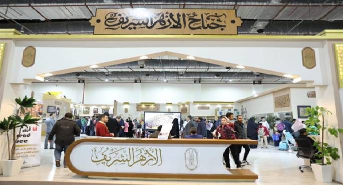مخطوط يتجاوز 450 عامًا يبرز عبقرية الطب العربى الإسلامى بجناح الأزهر بمعرض الكتاب