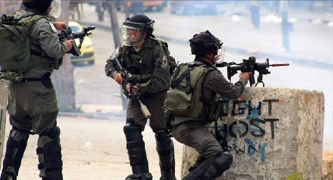 إصابة فلسطينى برصاص الاحتلال الإسرائيلى فى غزة وسط عمليات نبش قبور وقصف مكثف
