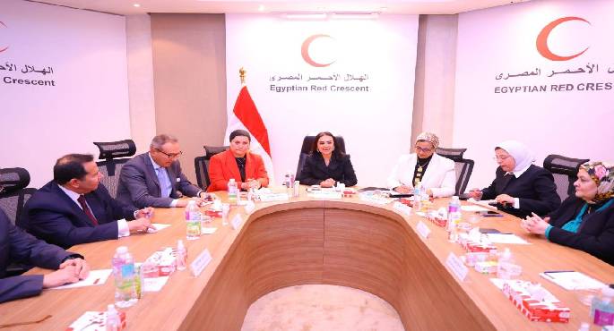 وزيرة التضامن تشهد توقيع الهلال الأحمر ستة بروتوكولات لتعزيز الشراكة المؤسسية