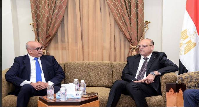 وزير العمل يعقد لقاءً مع ممثلى الجالية المصرية والمستثمرين بمقر القنصلية المصرية فى جدة