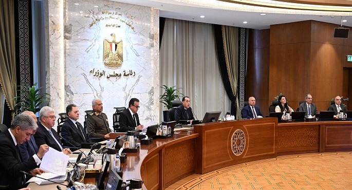 رئيس الوزراء يترأس اجتماع الحكومة ويؤكد أهمية التوسع فى توطين صناعة أجهزة الاتصالات
