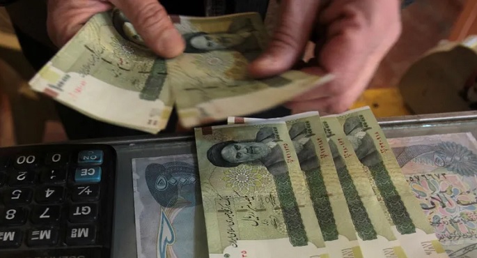 العملة الإيرانية تهوى إلى مستوى قياسى أمام الدولار