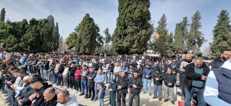 70 ألفا يؤدون الجمعة فى المسجد الأقصى رغم إجراءات الاحتلال