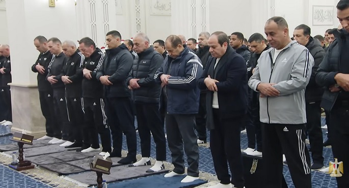 الرئيس السيسى يؤدى صلاة الفجر بالأكاديمية العسكرية ويجرى حوارا مع الطلبة