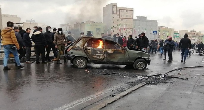 إيران تحيل بعض كبار المسؤولين إلى القضاء وتتهم تل أبيب وواشنطن بإرسال “دواعش” للمشاركة فى أعمال شغب