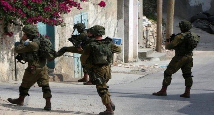 إصابة فلسطينيين اثنين بالرصاص بالقدس.. وقوات الاحتلال تقتحم عدة قرى فى رام الله والبيرة