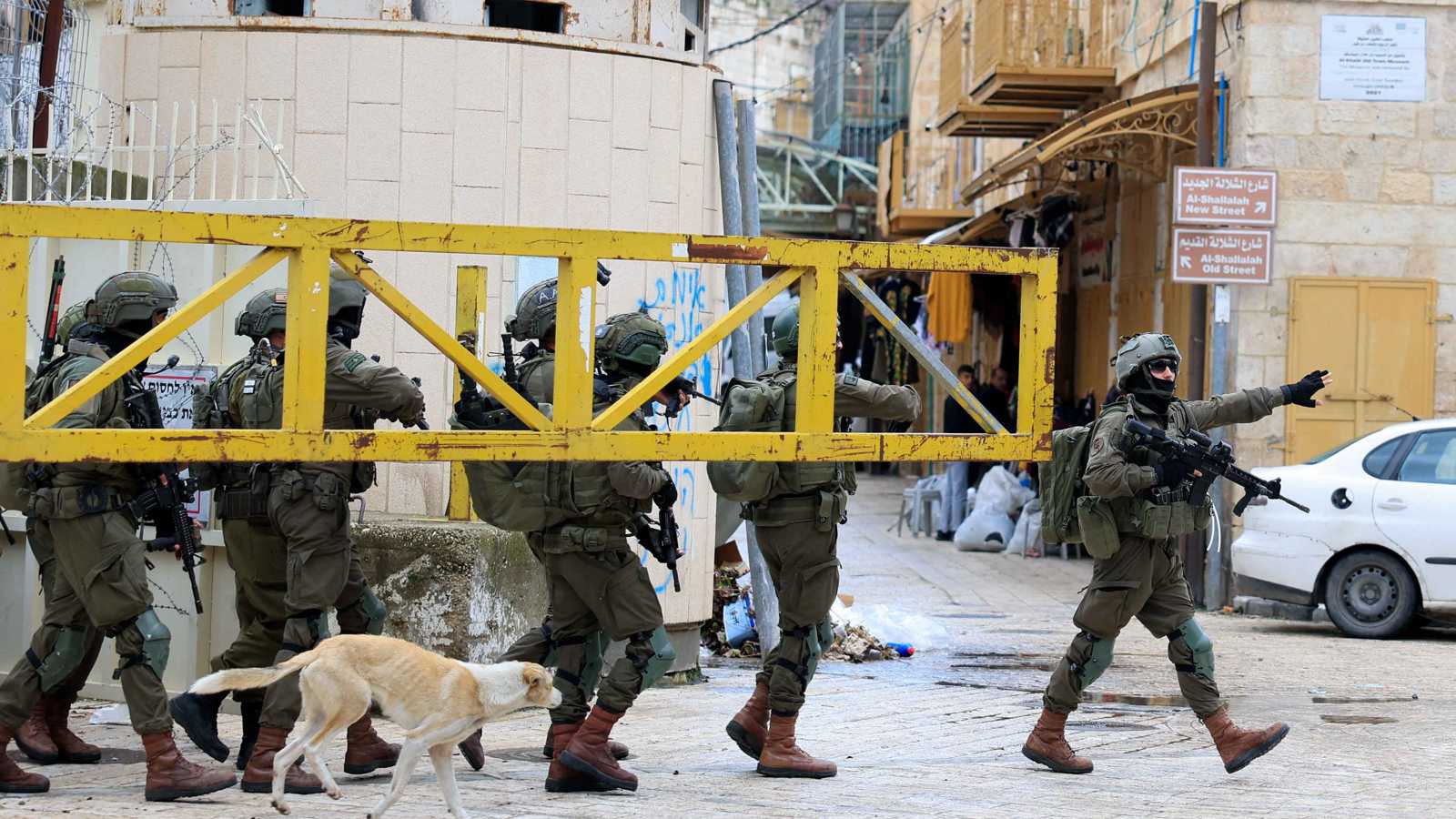 بزعم محاولة دهس جنود..جيش الاحتلال يقتل فلسطينيًا فى الخليل