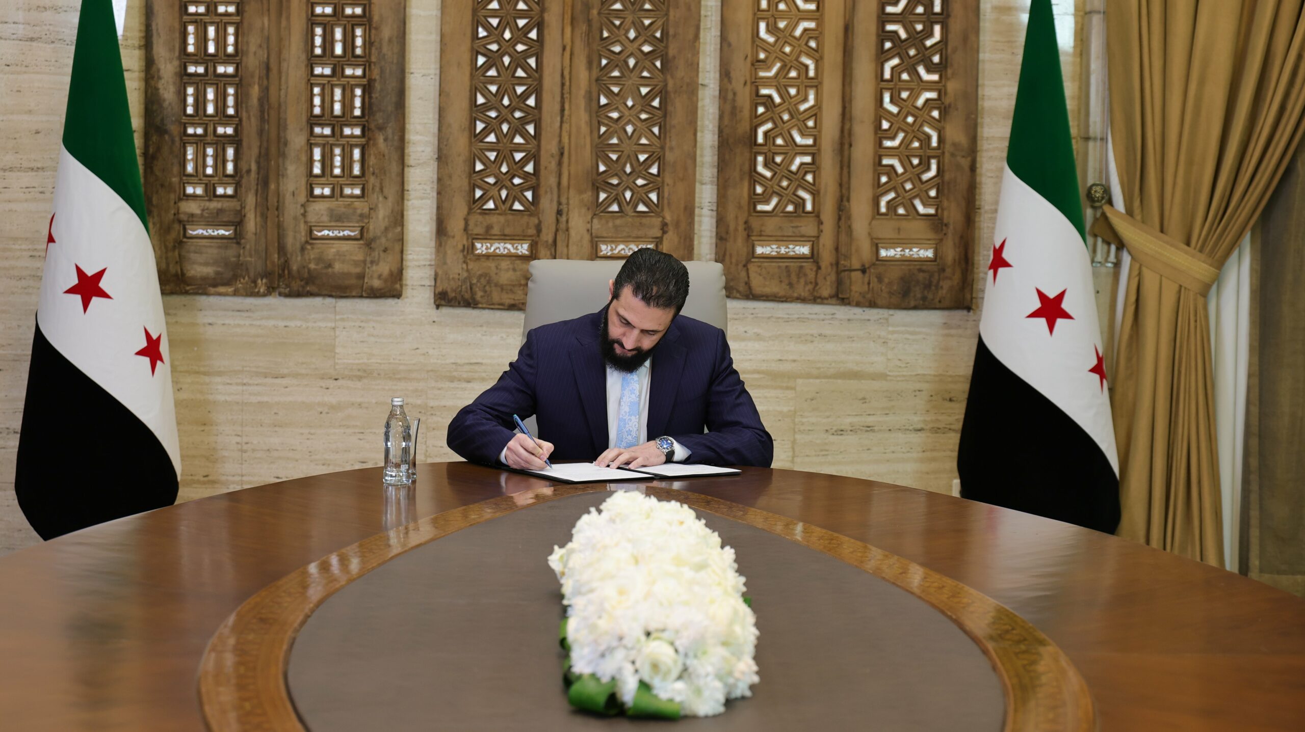 الشرع يوقع اتفاقية وقف إطلاق النار والاندماج الكامل بين الحكومة و«قسد»