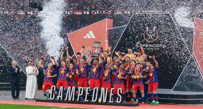 برشلونة يهزم ريال مدريد 3-2 وينتزع كأس السوبر الإسبانى