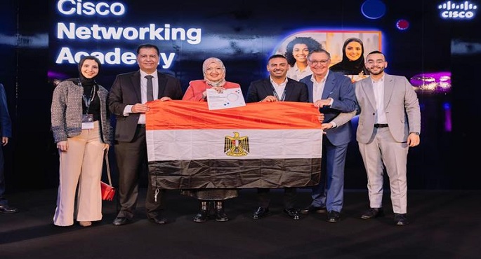 “تطوير التعليم بالوزراء” يفوز بجائزة التميز من سيسكو العالمية تقديرًا لإنجازاته فى التدريب التكنولوجى