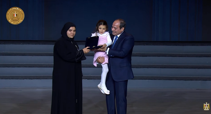 بالفيديو .. الرئيس السيسى يكرم عددًا من أسماء شهداء الشرطة