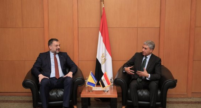 وزير السياحة والآثار يلتقى وزير خارجية البوسنة والهرسك لتعزيز التعاون