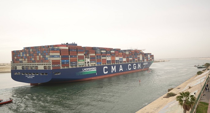 قناة السويس تشهد عبور سفينة الحاويات العملاقة “CMA CGM SEINE” ضمن قافلة الشمال