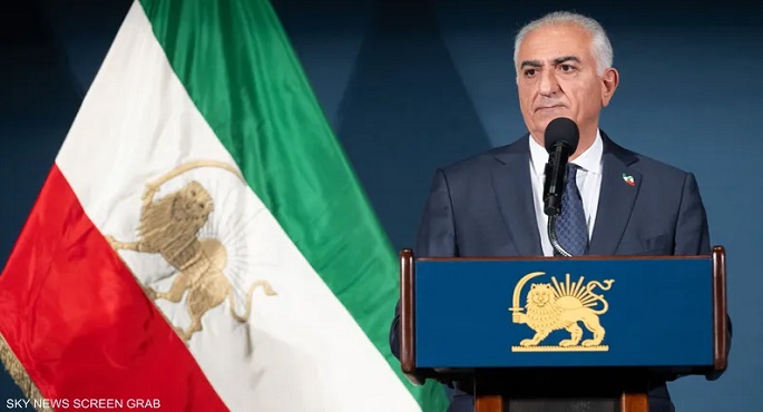 بعد تراجع الاحتجاجات .. رضا بهلوى يدعو الإيرانيين إلى النزول إلى الشوارع مجددًا
