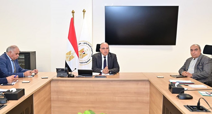 وزير الرى يتابع موقف التطبيقات المستخدمة بالوزارة لرصد الحشائش المائية باستخدام صور الأقمار الصناعية
