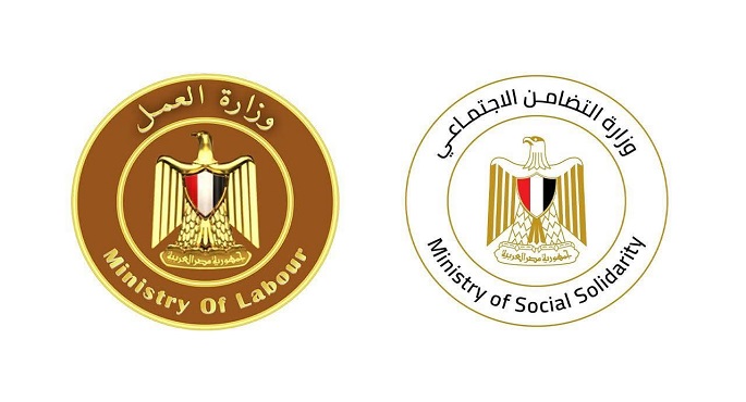 وزيرا التضامن الاجتماعى والعمل يوجهان بصرف مساعدات لأسر ضحايا حادث الطريق الصحراوى بالمنيا