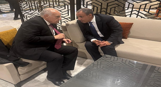 وزير الخارجية يؤكد الحرص على تعزيز التعاون مع الجزائر فى مختلف المجالات