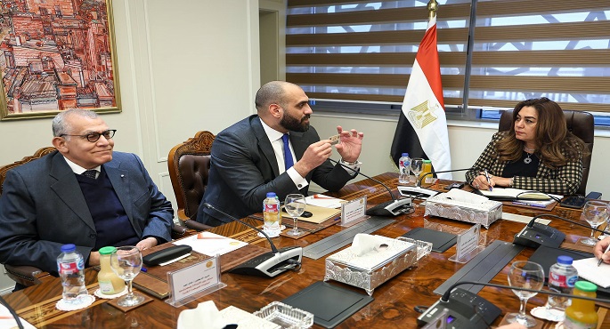 تبسيط إجراءات تراخيص المحال العامة على المواطنين وتخفيضات فى دفع الرسوم