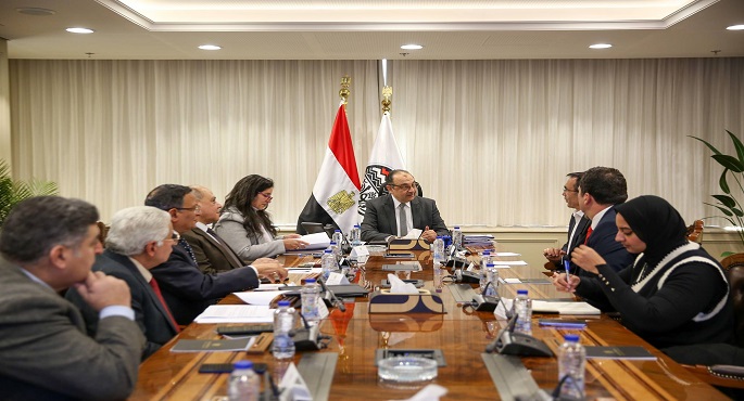 وزير قطاع الأعمال العام يبحث مع مستثمرين أتراك فى صناعة الملابس فرص التعاون