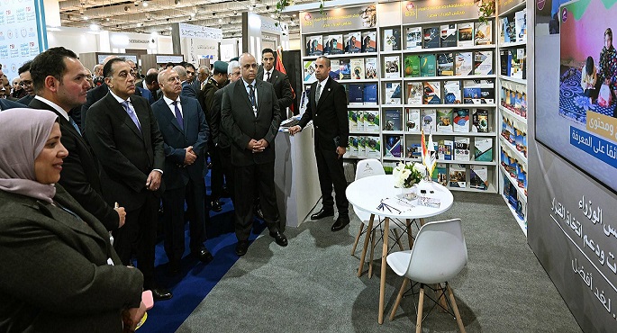 رئيس الوزراء يتفقد جناح مركز المعلومات ودعم اتخاذ القرار بمعرض القاهرة الدولى للكتاب