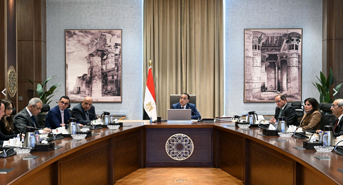 مدبولى يتابع تنفيذ عدة مشروعات فى قطاع الطاقة وجهود جذب المزيد من الاستثمارات