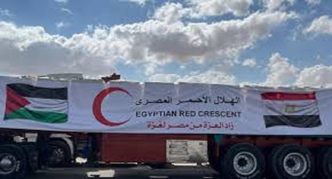الهلال الأحمر المصرى يدفع قافلة “زاد العزة” 117 بحمولة 8 آلاف طن مساعدات إنسانية و 53 ألف قطعة ملابس شتوية