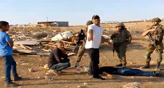 مستوطنون يهاجمون تجمع “معازى جبع” البدوى شمال شرق القدس