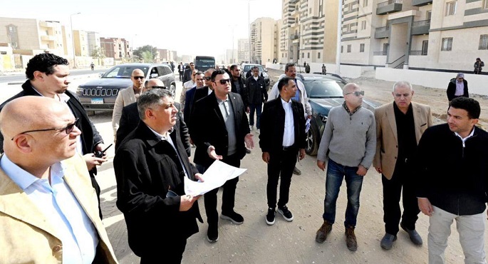 وزير الإسكان يتفقد المشروعات السكنية ومستشفى مدينة حدائق أكتوبر