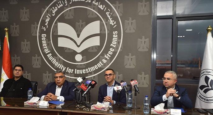 وزير الاستثمار يعقد لقاءً مع مستثمرى المنطقة الاستثمارية بميت غمر بحضور محافظ الدقهلية ورئيس هيئة الاستثمار
