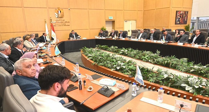 وزير الإسكان يعقد اجتماعا لمتابعة الموقف التنفيذى لمشروع “حدائق تلال الفسطاط”