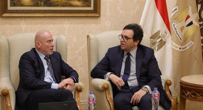 وزير الثقافة يبحث مع نظيره بجمهورية رومانيا ضيف شرف المعرض توقيع مذكرة تفاهم لتعزيز التعاون