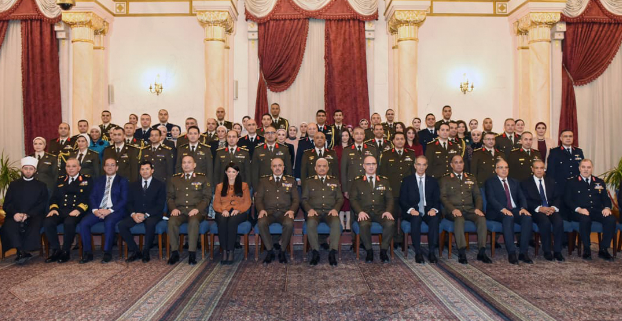 وزير الدفاع يشهد حفل تخرج دورة التمثيل الدبلوماسي العسكرى المصرى بالخارج