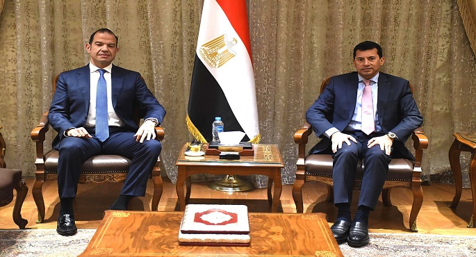 وزير الشباب يبحث مع رئيس شركة استادات ونائب رئيس الشركة المتحدة للرياضة دعم الاتحادات والتعاون المشترك