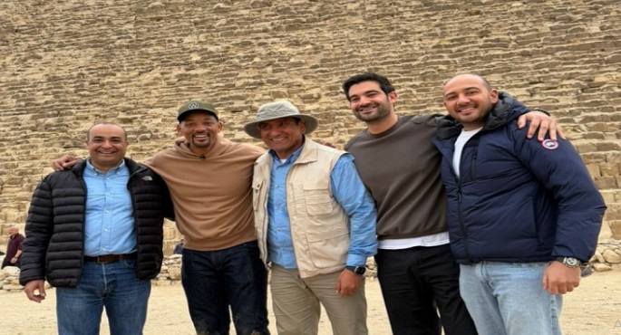 الممثل العالمى ويل سميث يزور أهرامات الجيزة خلال إجازته فى مصر