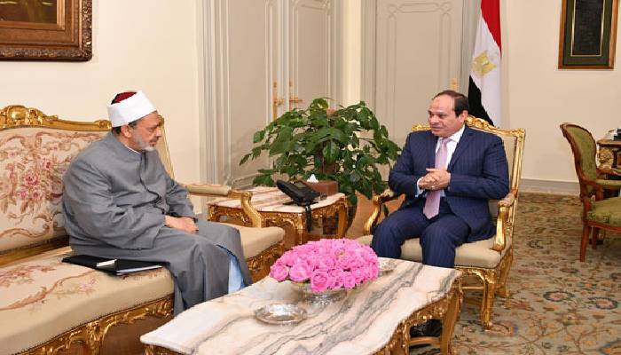 الرئيس السيسى يجرى اتصالًا هاتفيًا بالإمام الأكبر للاطمئنان على صحته.. وشيخ الأزهر يعرب عن بالغ شكره وتقديره لهذه اللفتة الكريمة
