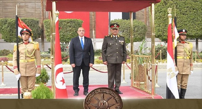 الفريق أول عبدالمجيد صقر يلتقى وزير الدفاع الوطنى التونسى
