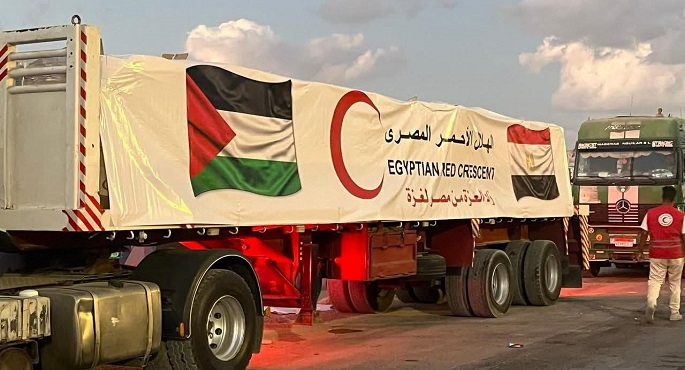 الهلال الأحمر المصرى يدفع قافلة “زاد العزة” بحمولة 6,280  طنًا من المساعدات لغزة