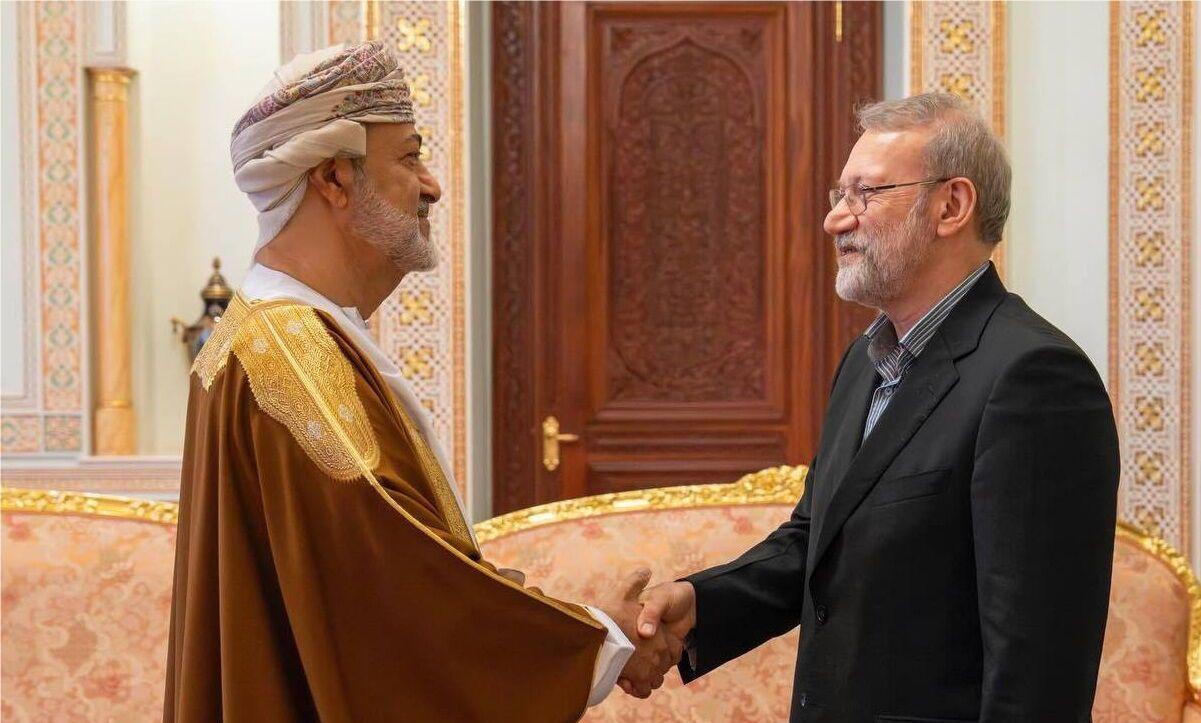 سلطان عمان يبحث مع لاريجانى سبل التوصل لاتفاق متوازن بين الولايات المتحدة وإيران