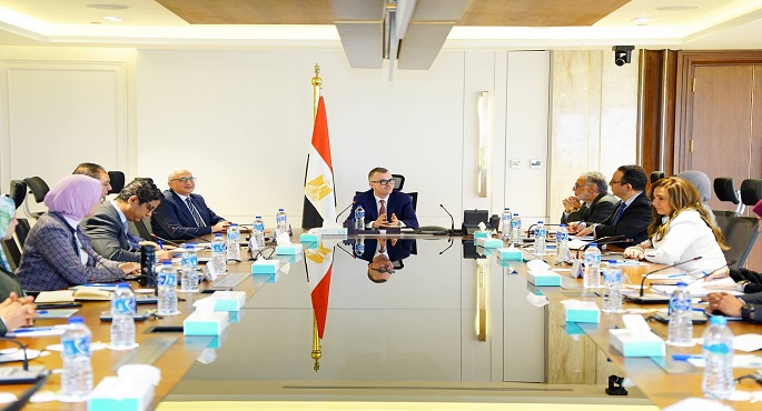 وزير التخطيط يعقد اجتماعًا لمتابعة موقف الخطة السنوية وخطة المدى المتوسط وفقًا لقانون التخطيط الجديد