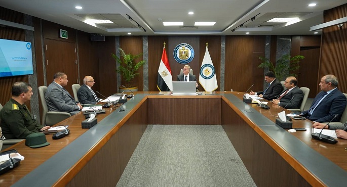 وزير البترول يبحث استكمال إجراءات المسح الجوى للمعادن