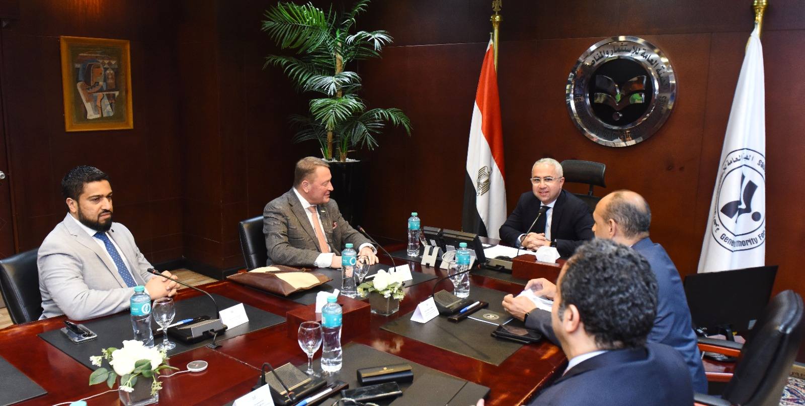 الهيئة العامة للاستثمار والمناطق الحرة وشركة جارديان جلاس يبحثان خطط توسع الشركة فى مصر