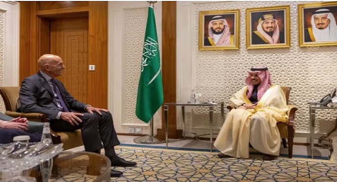 فيصل بن فرحان وتوم برَّاك يبحثان مستجدات أوضاع سوريا
