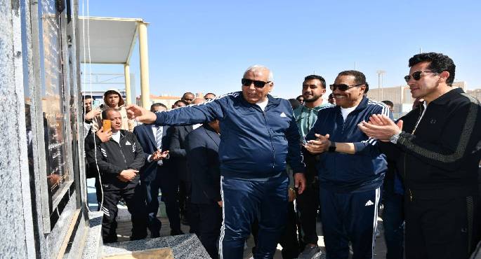وزير الشباب ومحافظا الوادى الجديد ومطروح يشهدون مسيرة “صحتك فى المشى”