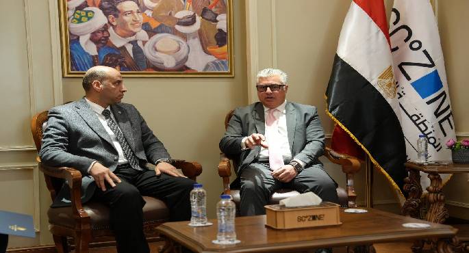 رئيس اقتصادية قناة السويس يحتمع وزير العمل سبل التعاون والتكامل بين الجانبين