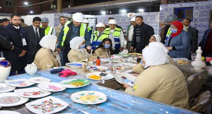 وزير قطاع الأعمال: تكثيف الجهود لتحسين أداء الشركات وزيادة الطاقات الإنتاجية بما يسهم فى دعم الاقتصاد الوطنى